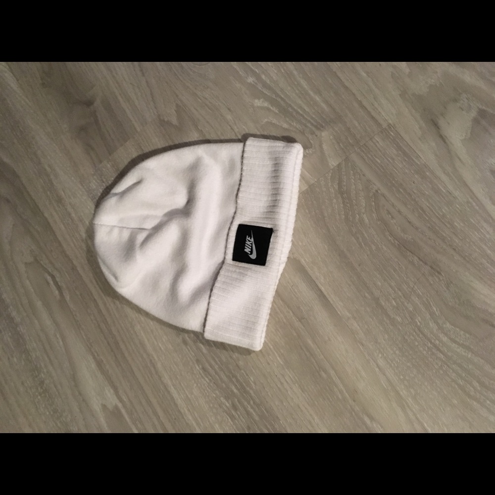 MANY NAME BRAND HATS